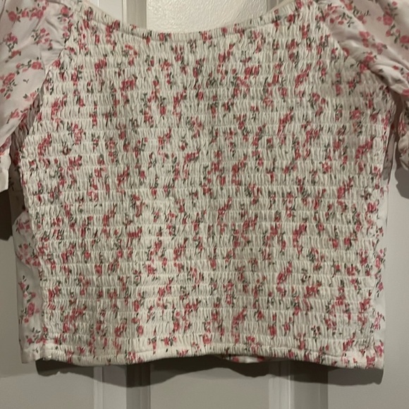 Hollister puff sleeve floral crop top - Size XS - Picture 5 of 8